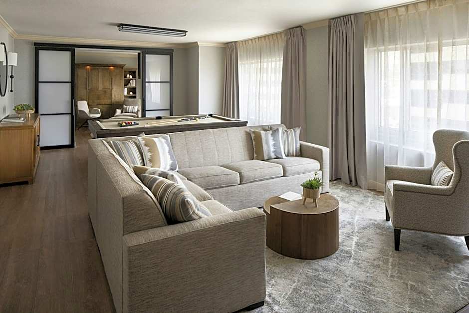 Photo 1 of 13 of Presidential Multiple Beds Suite, City View