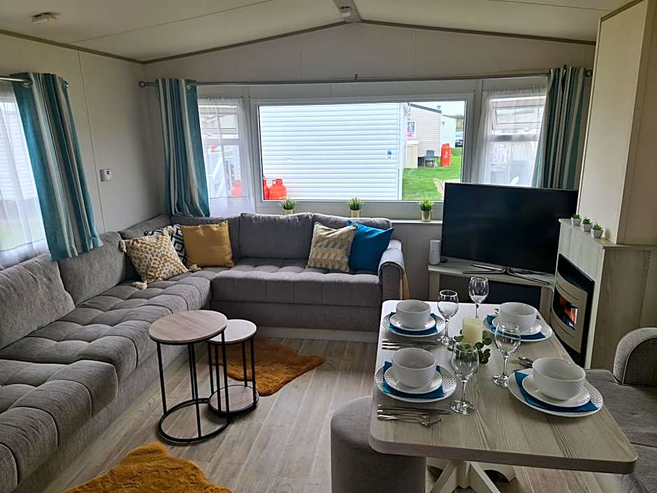 Delux Caravan - Clacton-on-sea