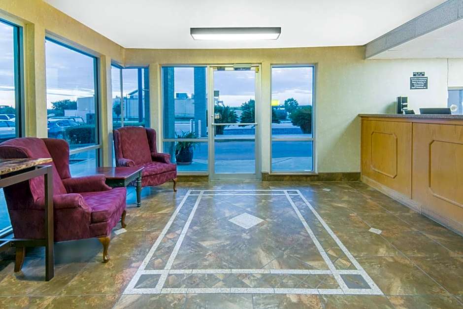 Super 8 by Wyndham Seguin