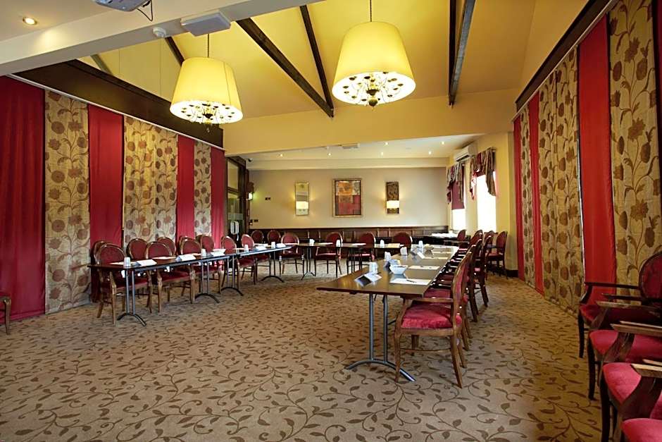 Best Western Plus Pastures Hotel