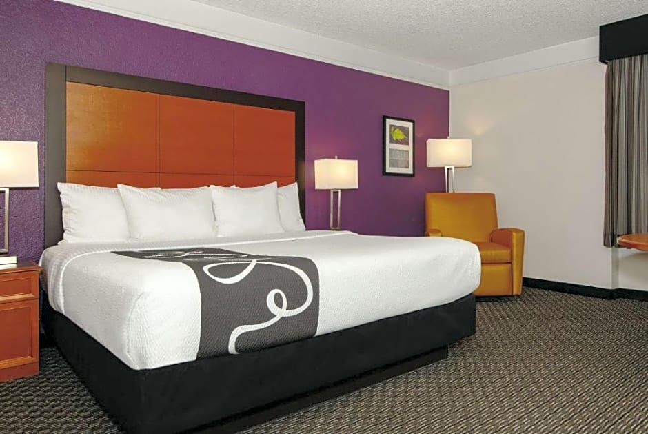 La Quinta Inn & Suites by Wyndham Ontario Airport