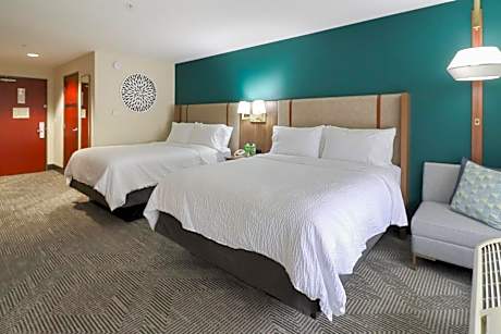 Queen Room with Two Queen Beds - Hearing Accessible