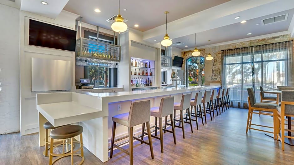 Staybridge Suites Savannah Historic District, an IHG Hotel