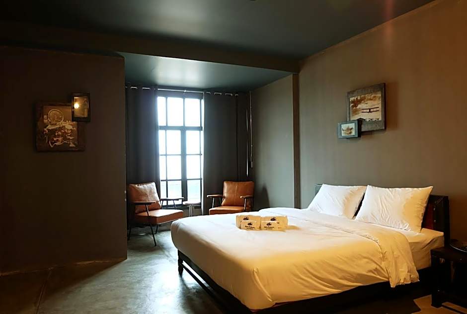 Rider Bedroom Hostel & Cafe