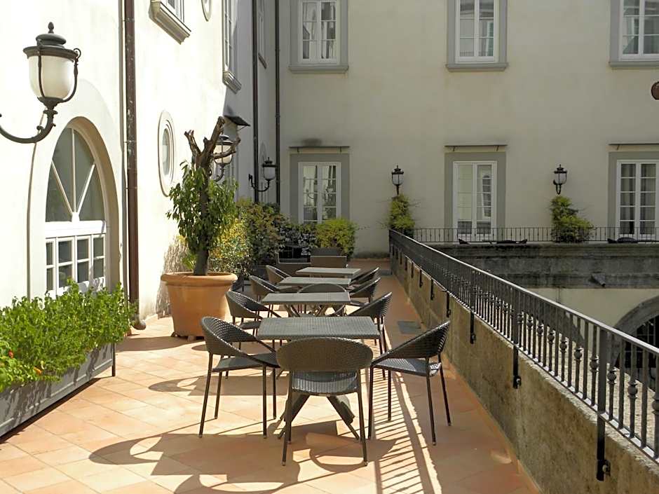 Palazzo Caracciolo Naples