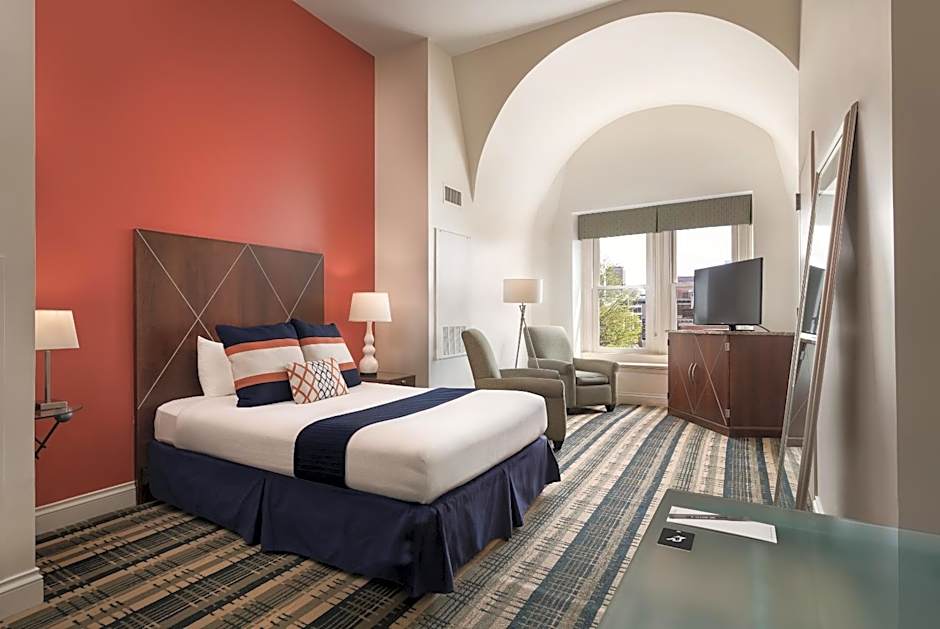 Photo 1 of 10 of Grand Queen Room - Disability Access
