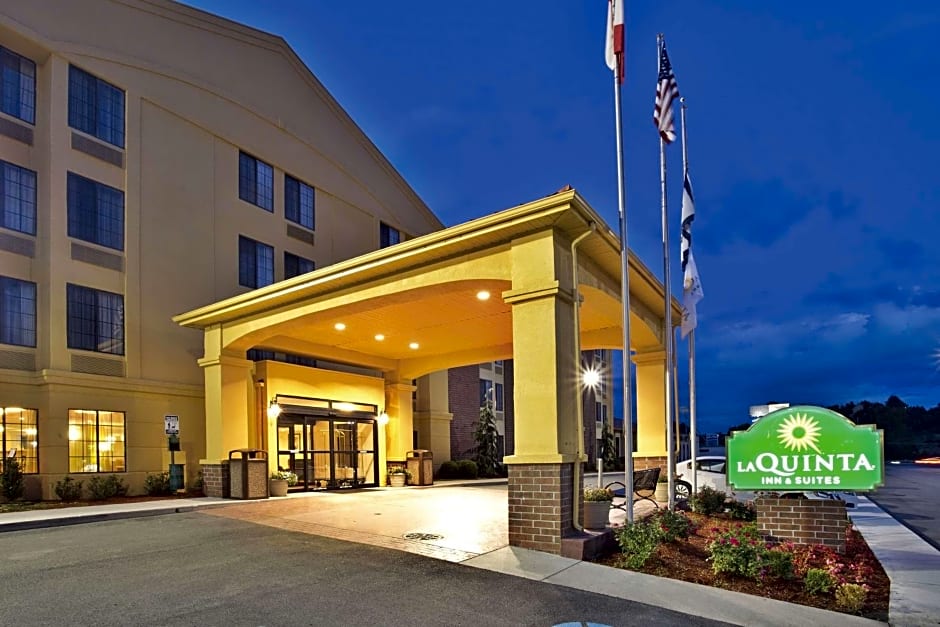 La Quinta Inn & Suites/New River Gorge National Park