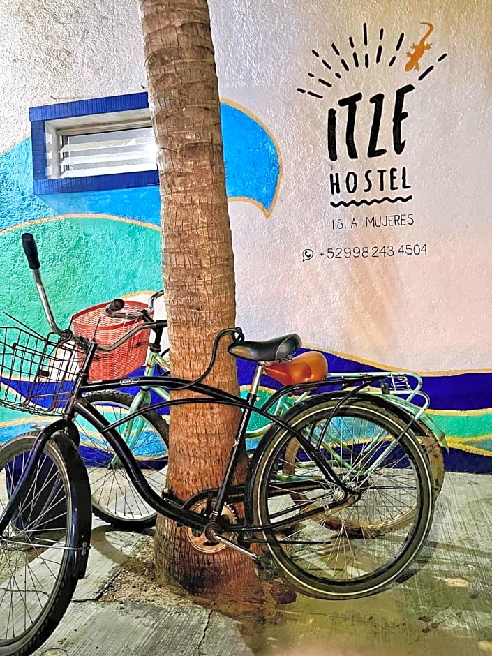 Itzé Hostel