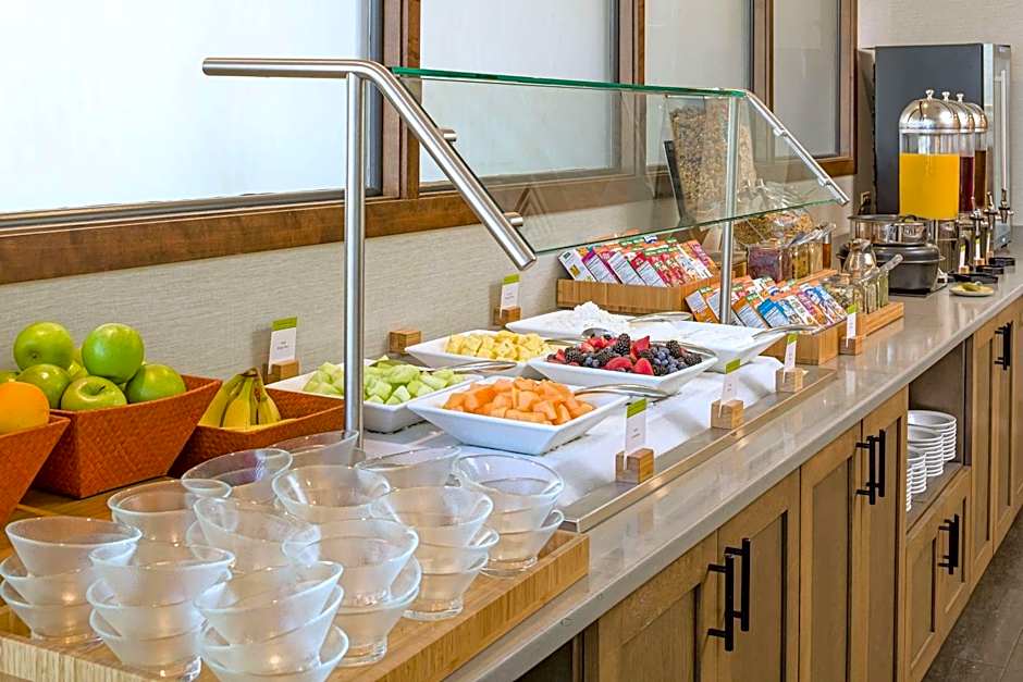 DoubleTree by Hilton Rockland, MA