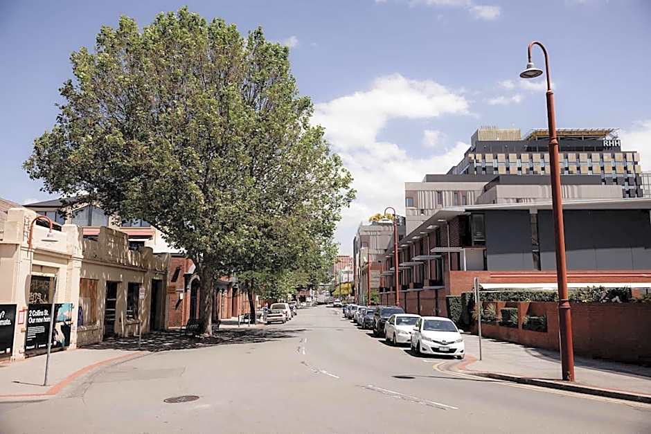 Inner-city 2 bedroom apartment - perfectly located