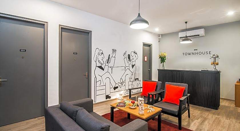 Super Townhouse Galleria Market Near Golf Course Road