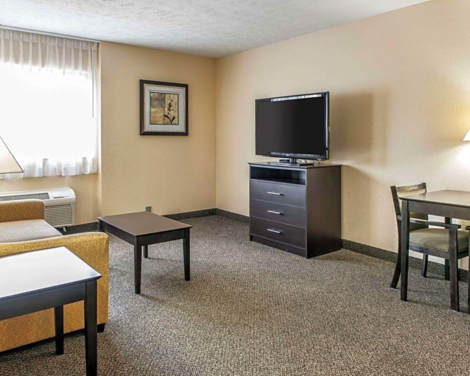 Quality Inn & Suites - Mattoon