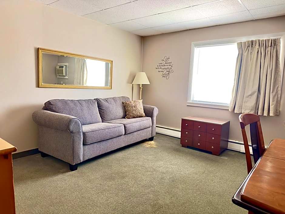 Colonial Valley Motel