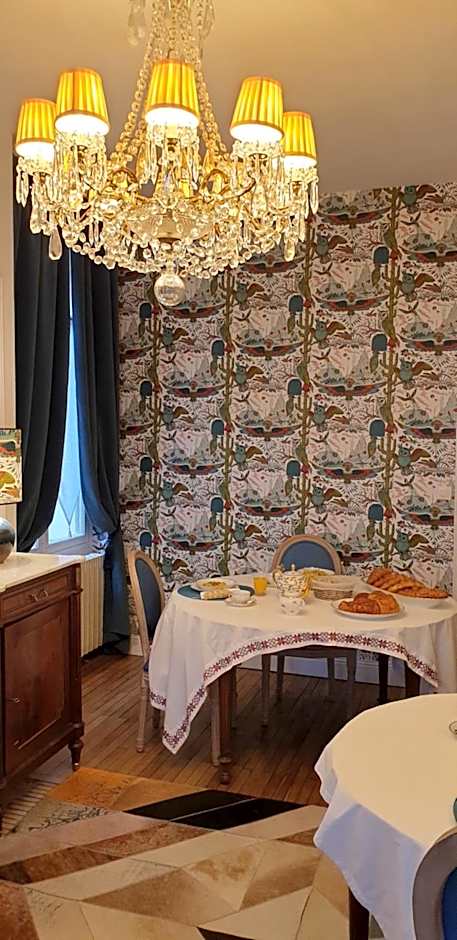 LA MAISON LEONARD
