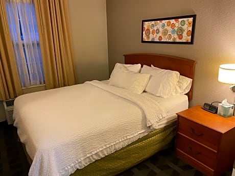 Queen Suite with Two Queen Beds - Non Smoking