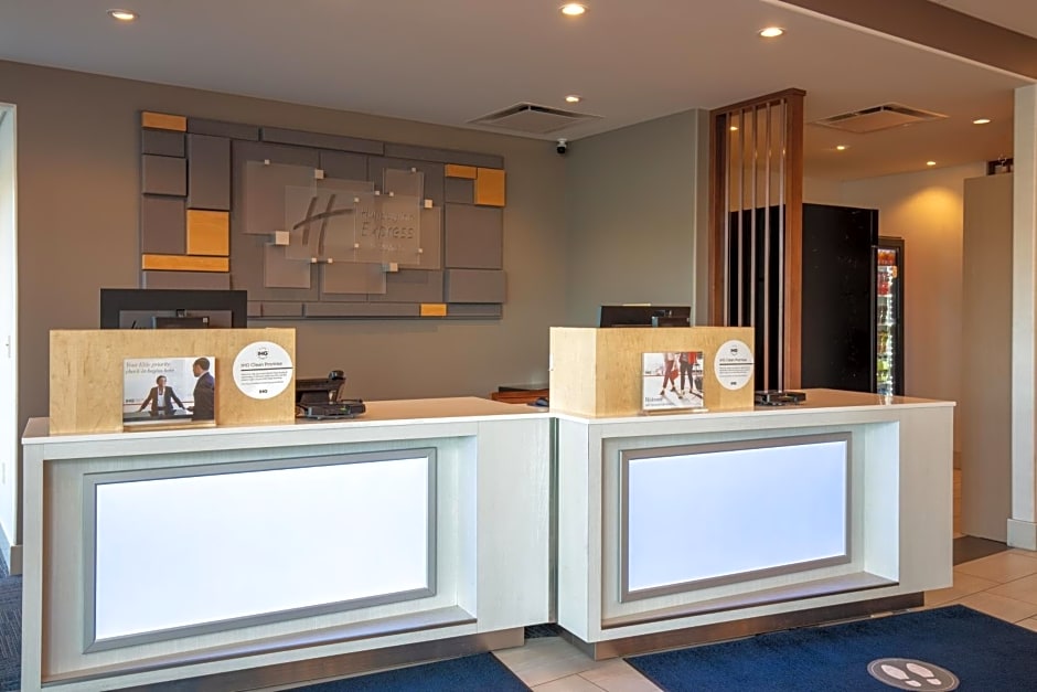 Holiday Inn Express And Suites Beloit By IHG