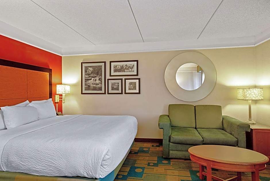 La Quinta Inn & Suites by Wyndham Winston-Salem
