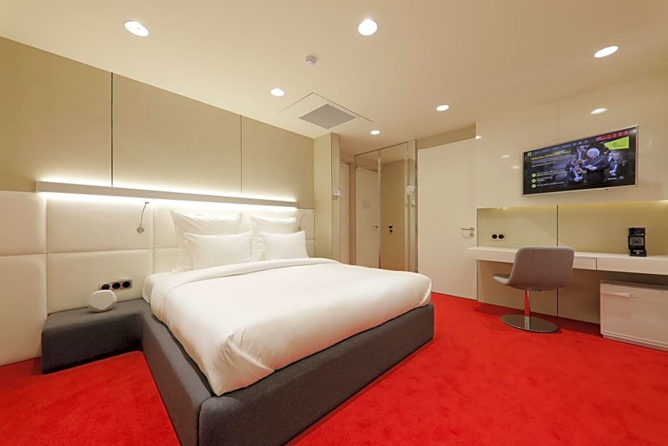 The Grove Design Hotel