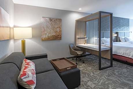 Suite with Two Queen Beds, Trundle Bed, Mobility and Hearing Accessible Roll-In Shower