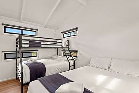 Standard 2 Bedroom Cabin – S7 Pet Friendly