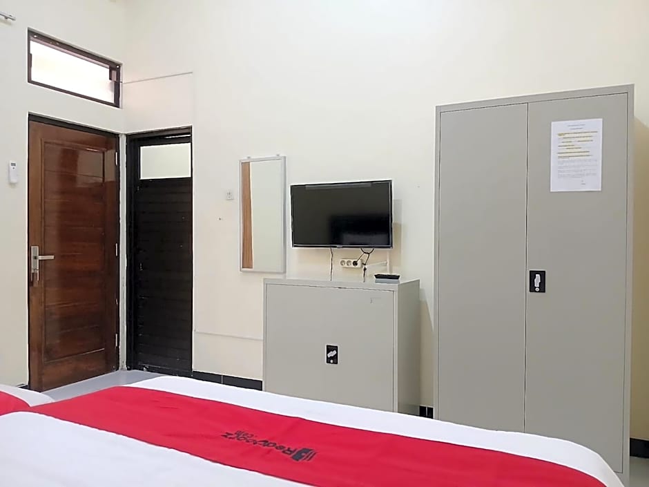 RedDoorz Syariah near Masjid Al-Aqsha Klaten