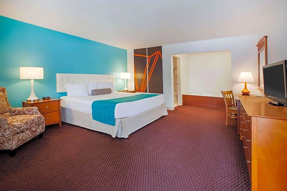 Howard Johnson by Wyndham Traverse City