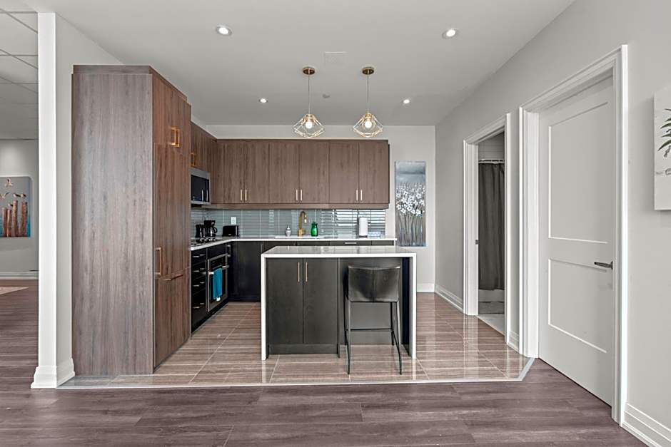 Bright Suites Finch West steps to Metro by hotel DUKE