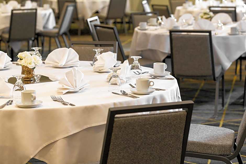Holiday Inn & Suites Oakland - Airport by IHG
