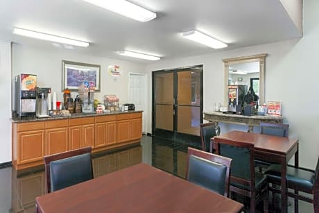 Super 8 by Wyndham Escondido