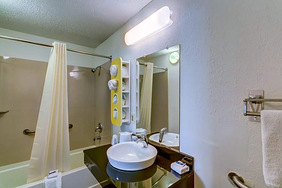 Motel 6-Berea, KY