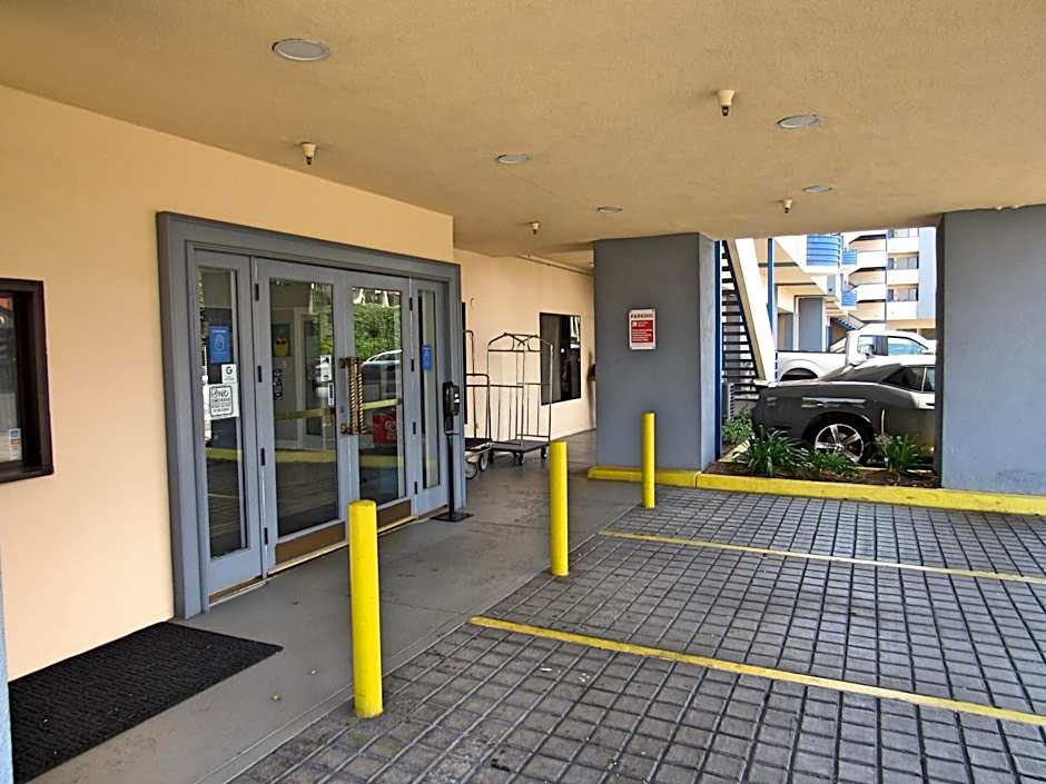 Capri Suites Anaheim
