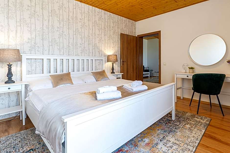 Deluxe Apartment — 10 fotoğraftan 1. fotoğraf