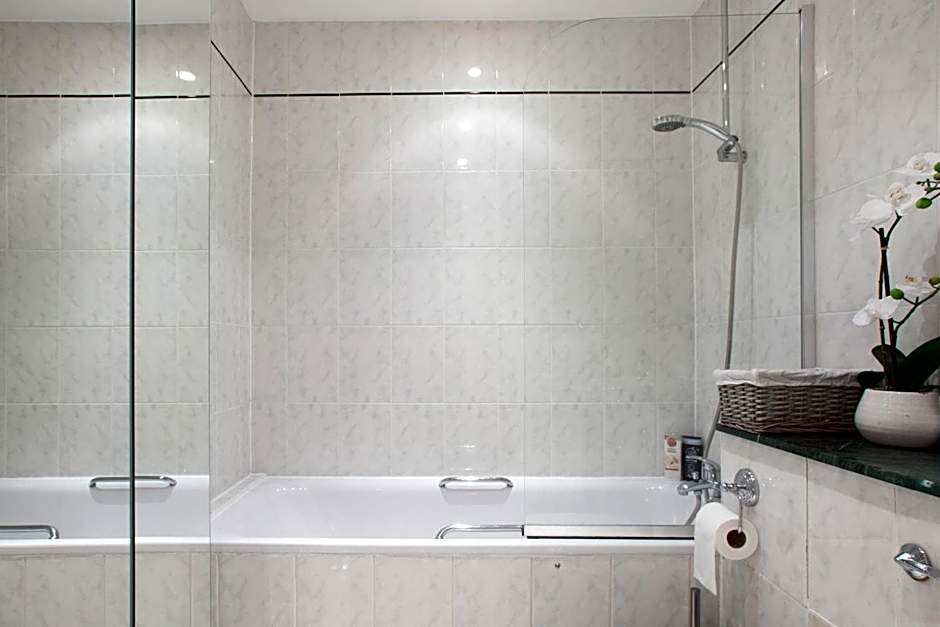 Spacious 1 bed Sloane Square