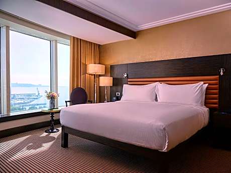 One-Bedroom Suite - Lounge Access