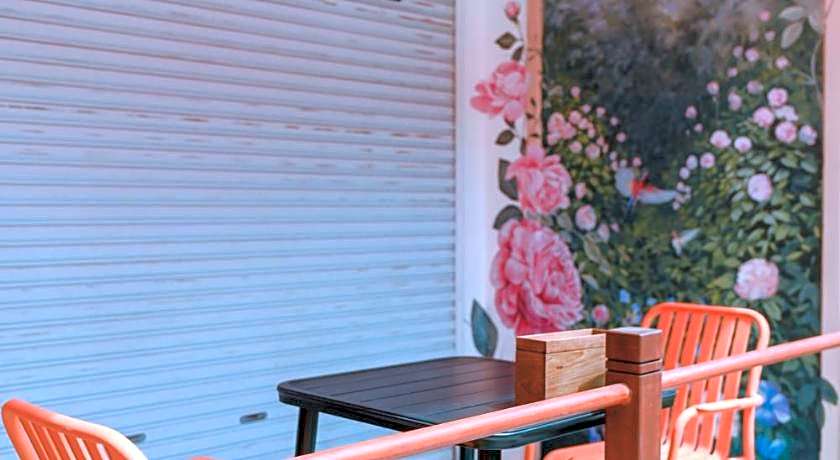 Sidewalk Boutique Hotel