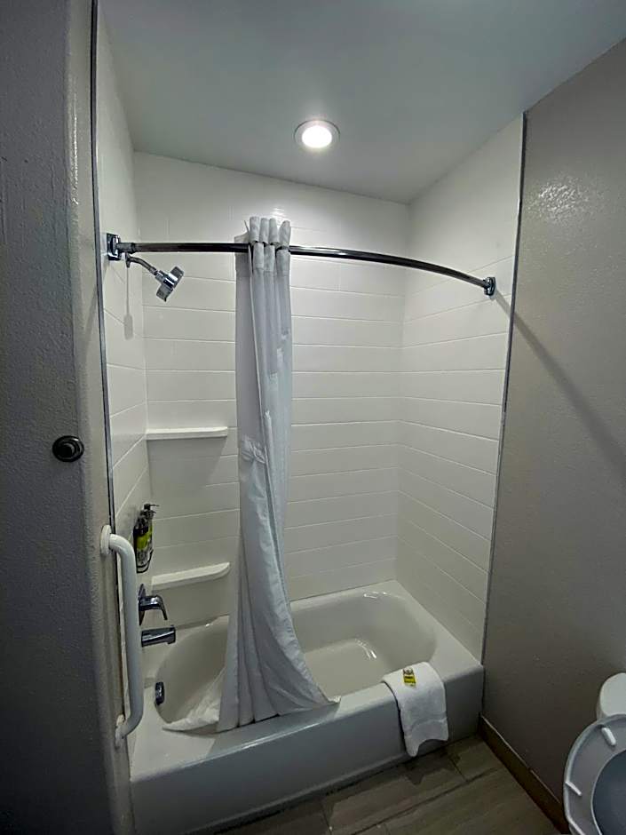 Holiday Inn Express & Suites Galveston West - Seawall