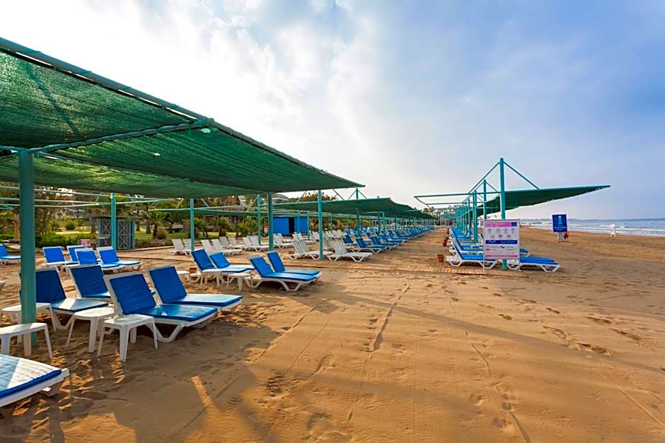 Iz Flower Side Beach Hotel