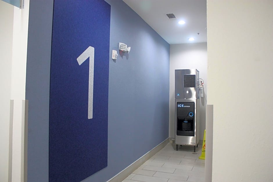 Holiday Inn Express Hotel & Suites Shamrock North By IHG
