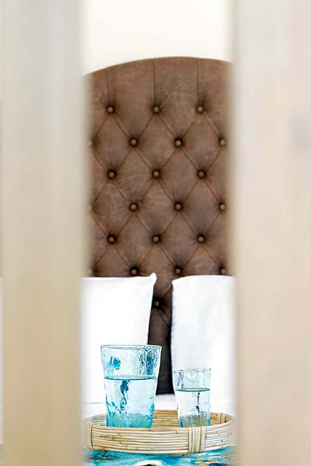 Alexandra Elegance Bridging Generations