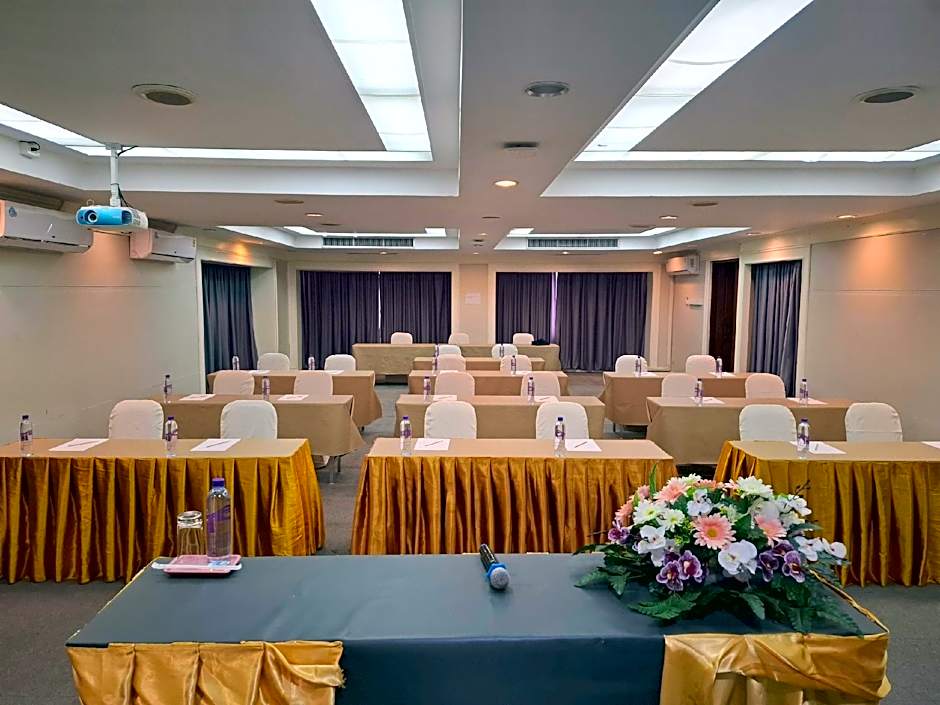 Ayothaya Riverside Hotel
