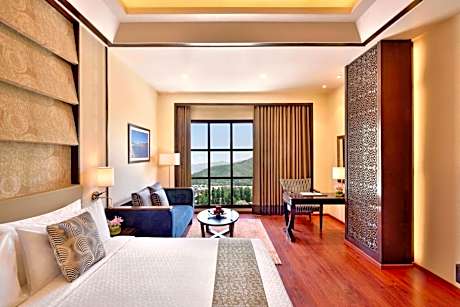 Deluxe Room, Guest room, 1 King, Mountain View