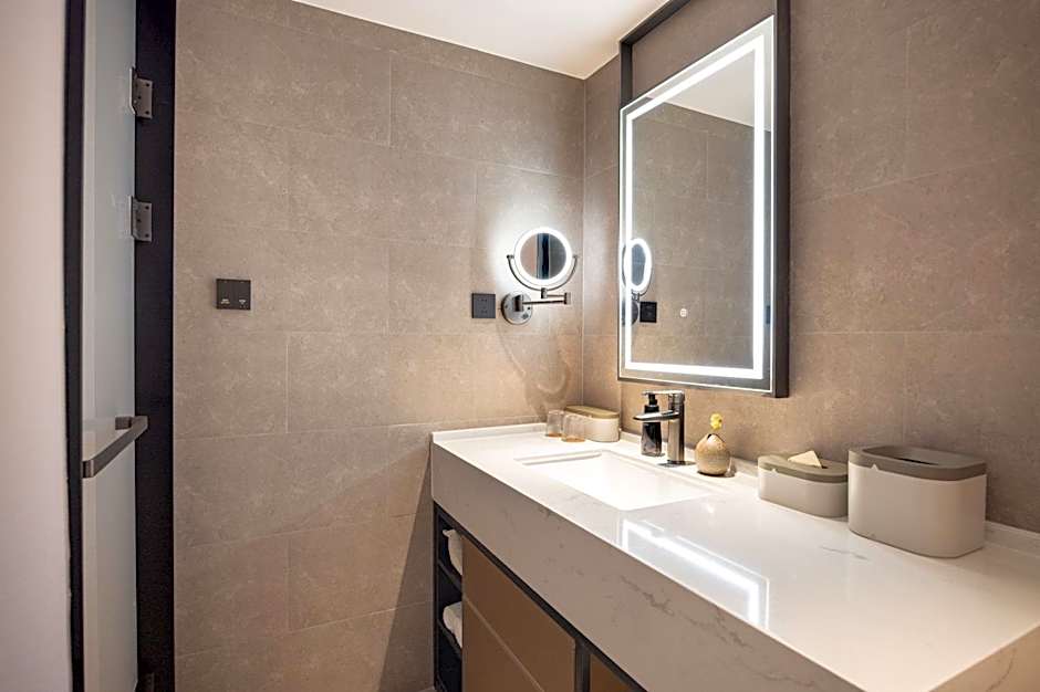 Atour Hotel Dalian Donggang Business District Gangwan Plaza