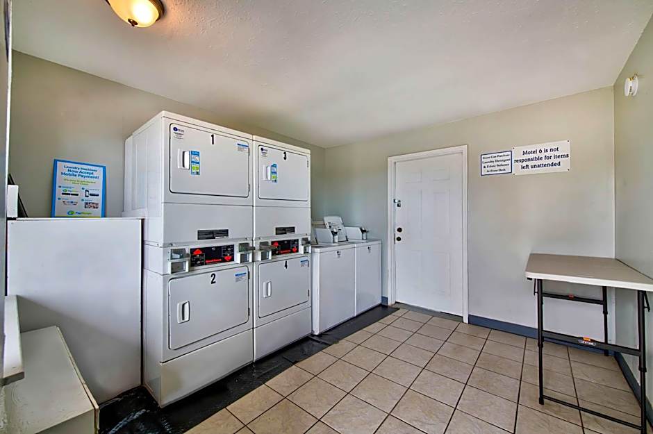 Motel 6-Gainesville, GA