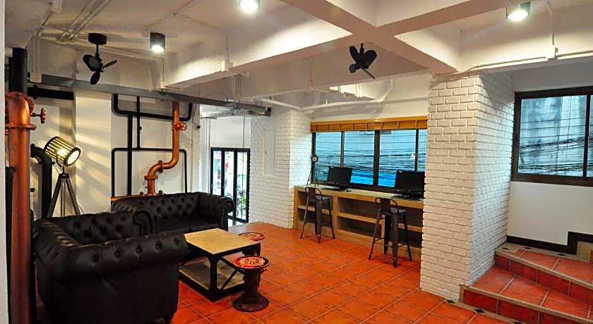 Forty Winks Phuket Hotel