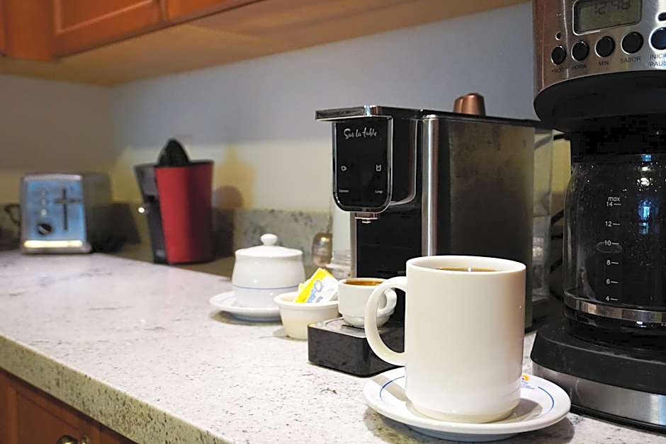 2 Bed 2 Bath, plus one den at Playa Royale Condo 3508, Free WIFI