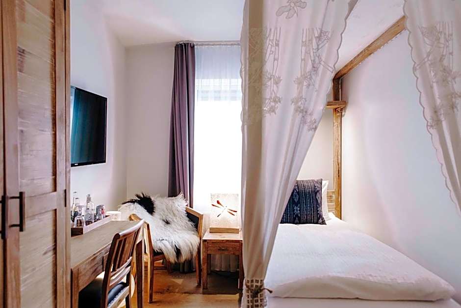 Eyja Guldsmeden Hotel