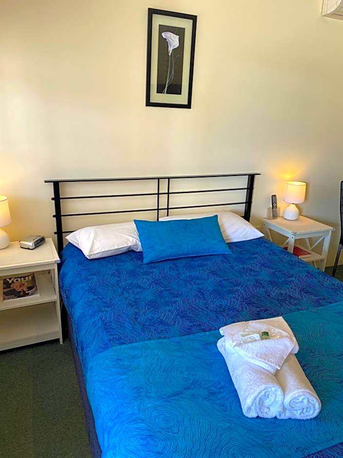 Paddle Steamer Motel