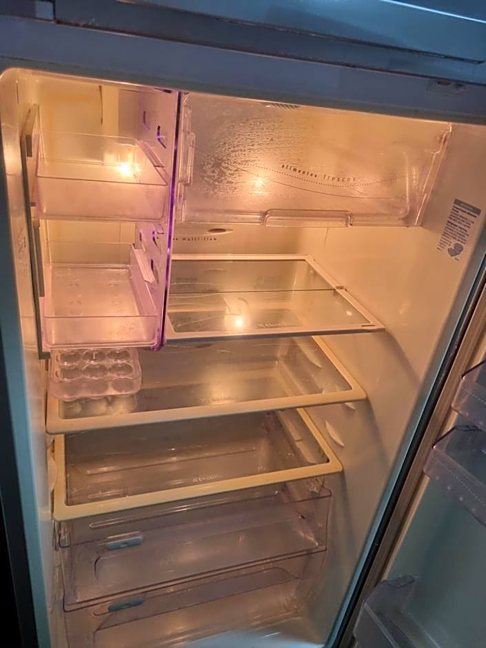 Apartamento Frente para o Mar - Varandão com Blindex - Vista Total para o Mar - 1 Suite e mais 2 Quartos-Ar Condicionado - 2 Vagas - BEIRA MAR - 70 metros da Praia ,TVS SMART GERAL -WI-FI -DISNEY PLUS-OUTROS- PORTARIA 24 HORAS-KIT PRAIA 4 PESSOAS