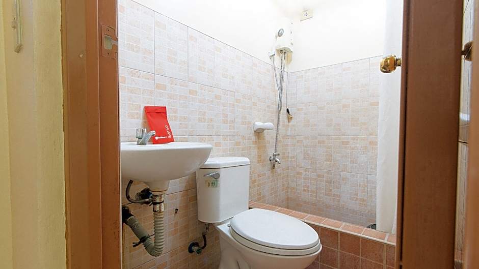 RedDoorz @ Golden Park Inn La Union