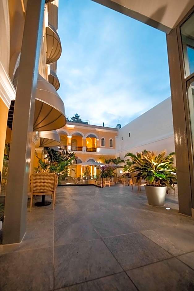 Palacio Provincial San Juan, Curio Collection by Hilton